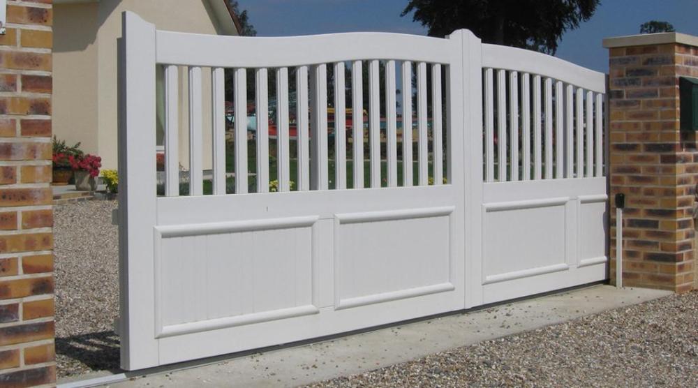 Portail PVC blanc